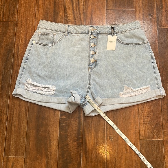 Forever 21 High Waist Light Denim Shorts - 2X - Picture 4 of 8